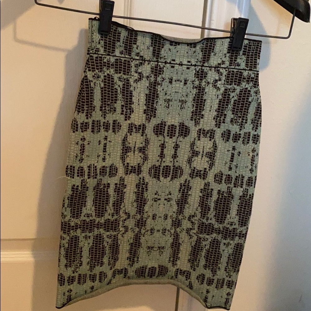 BCBGMaxazria snakeskin print stretch skirt
